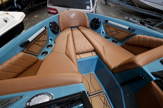 JS 01 Tigé Z3 motorový člun