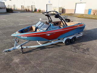 JS 01 Tigé Z3 motorový člun