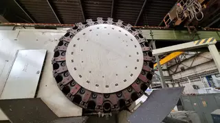 Moneta 01. UNIVERZÁLNÍ FRÉZOVACÍ STROJ FCQV63