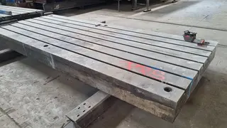 PŽSK 111. Upínací deska s T drážkami 200 cm x 500 cm
