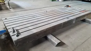 PŽSK 111. Upínací deska s T drážkami 200 cm x 500 cm