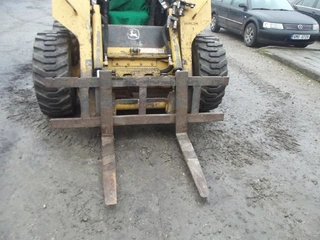 UPUŠTĚNO !!! Kolový nakladač John Deere 270