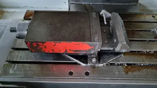 INTORA 01. Vertikální obráběcí centrum s příslušenstvím HAAS VF-4