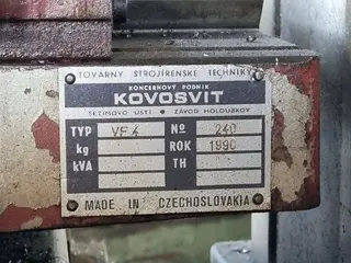 INTORA 05. Vertikální vrtačka 2H135