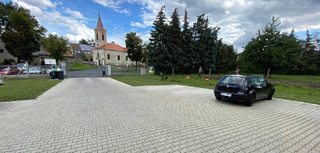 Budova s byty v areálu bývalého zámečku Modlany, okres Teplice