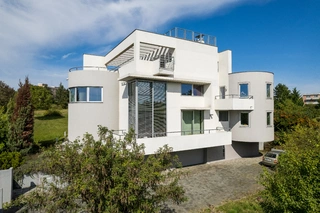 Vila s pozemky k.ú. Troja, ul. Dřínová, Praha