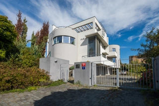 Vila s pozemky k.ú. Troja, ul. Dřínová, Praha