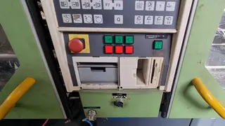 LAM 04 Vstřikovací lis DEMAG 1000-430