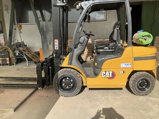 04 Vysokozdvižný vozík CAT GP 30 N	