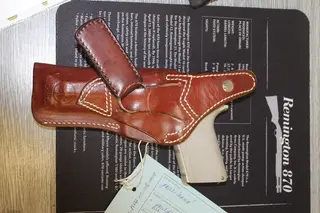 Zbraň - Samonabíjecí pistole Smith&Wesson