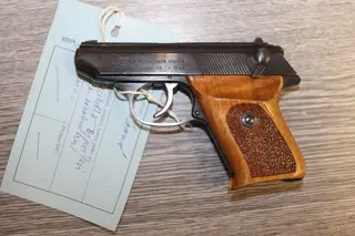 Zbraň - Samonabíjecí pistole Walther